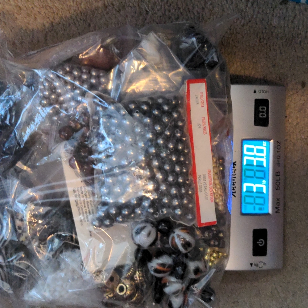 3 Pound Lot of Jewelry Making Beads (3+ pounds) - Picture 2 of 2